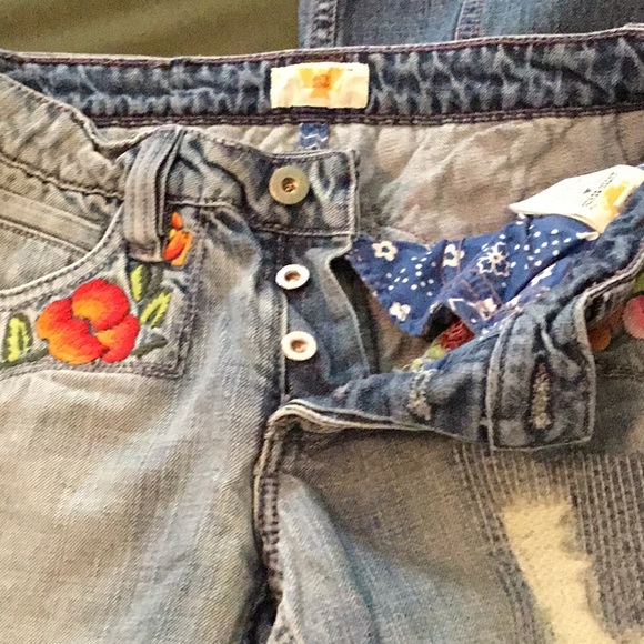 Antik Denim Embroidered Jeans 26